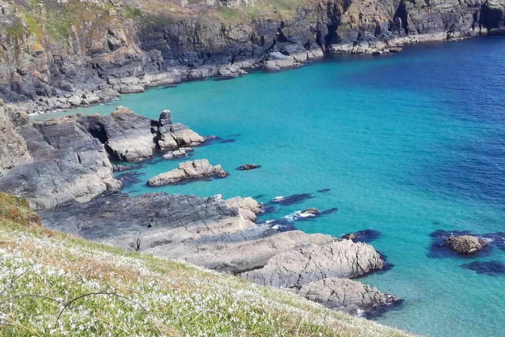 Farm Accommodation - The Lizard Peninsula, Cornwall Helston Exterior foto
